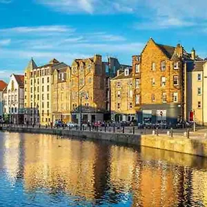 spacious-2-bed-2-bath-apartment-the-shore-leith.edinburghhotelsuk.org/